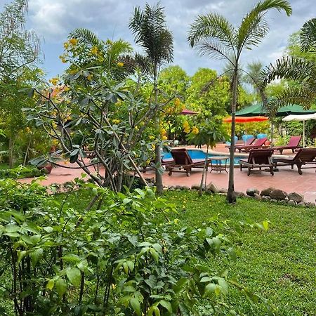 The Moon Kampot Boutique Hotel Екстериор снимка