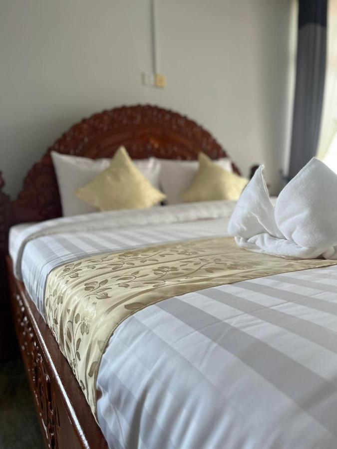 The Moon Kampot Boutique Hotel Екстериор снимка