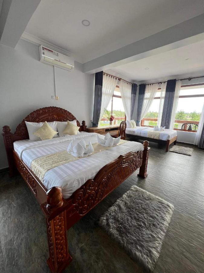 The Moon Kampot Boutique Hotel Екстериор снимка