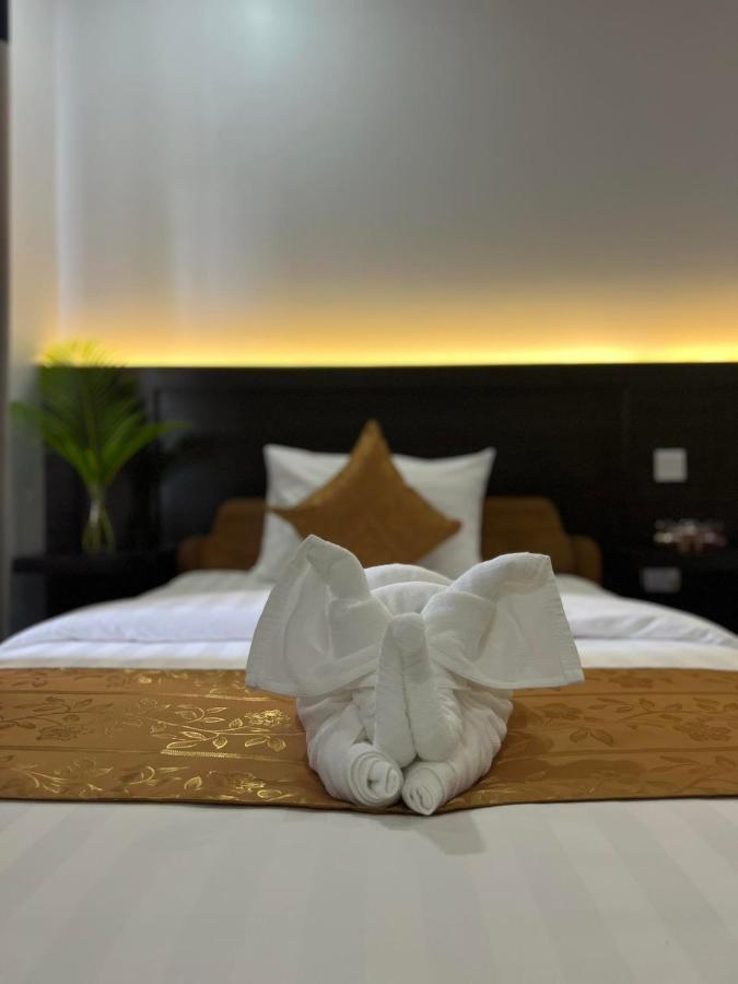The Moon Kampot Boutique Hotel Екстериор снимка