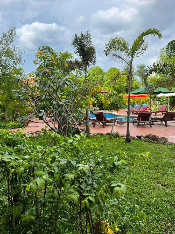 The Moon Kampot Boutique Hotel Екстериор снимка