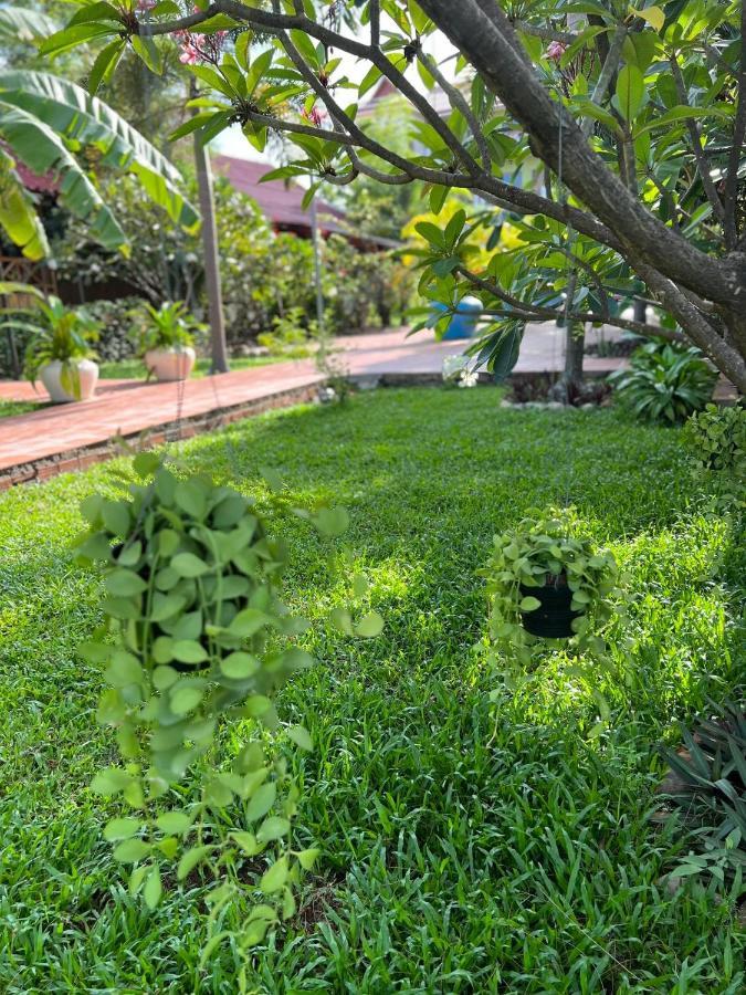 The Moon Kampot Boutique Hotel Екстериор снимка