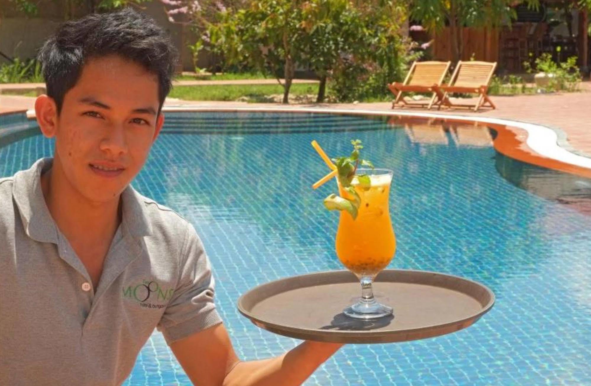 The Moon Kampot Boutique Hotel Екстериор снимка
