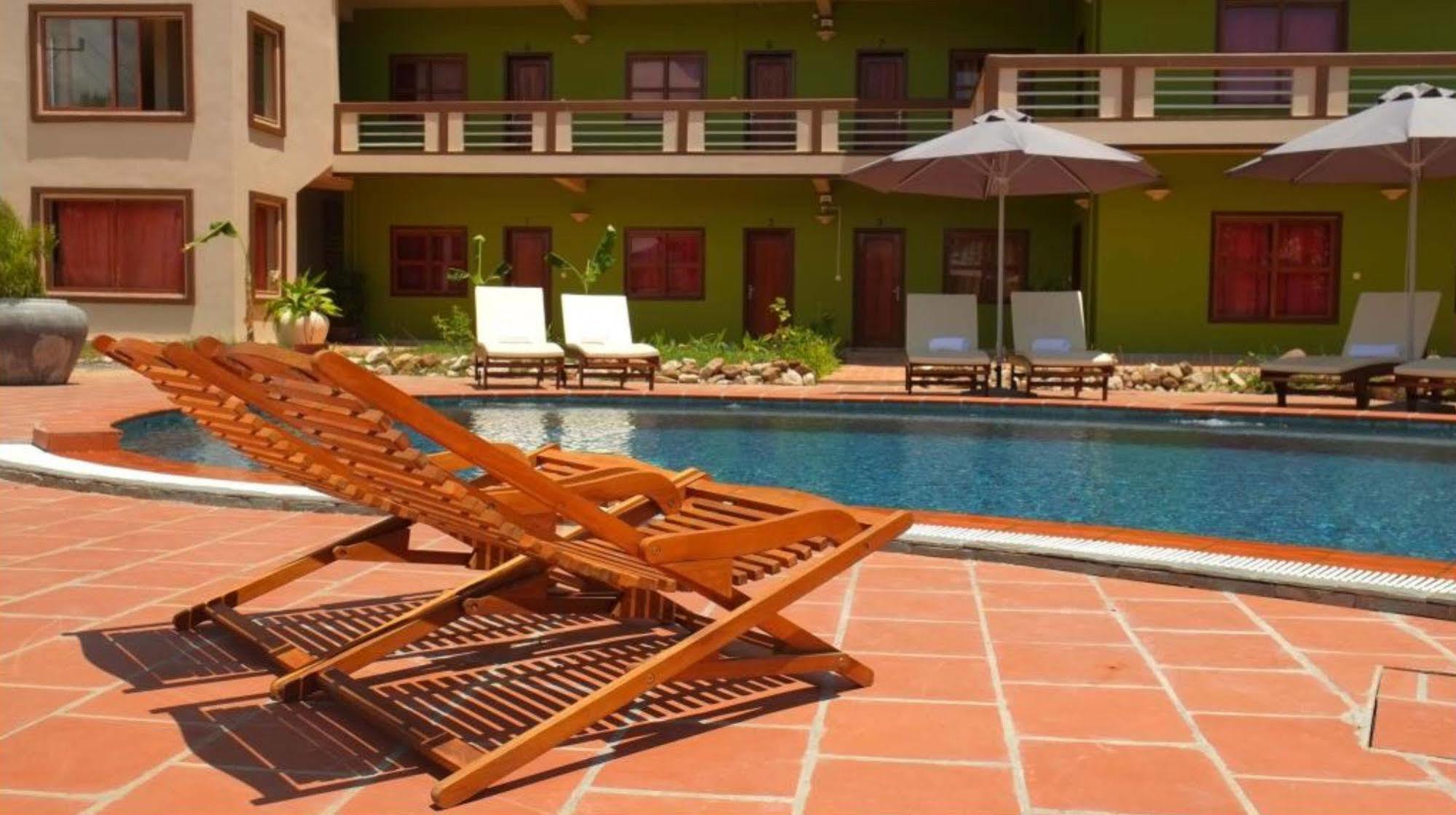 The Moon Kampot Boutique Hotel Екстериор снимка