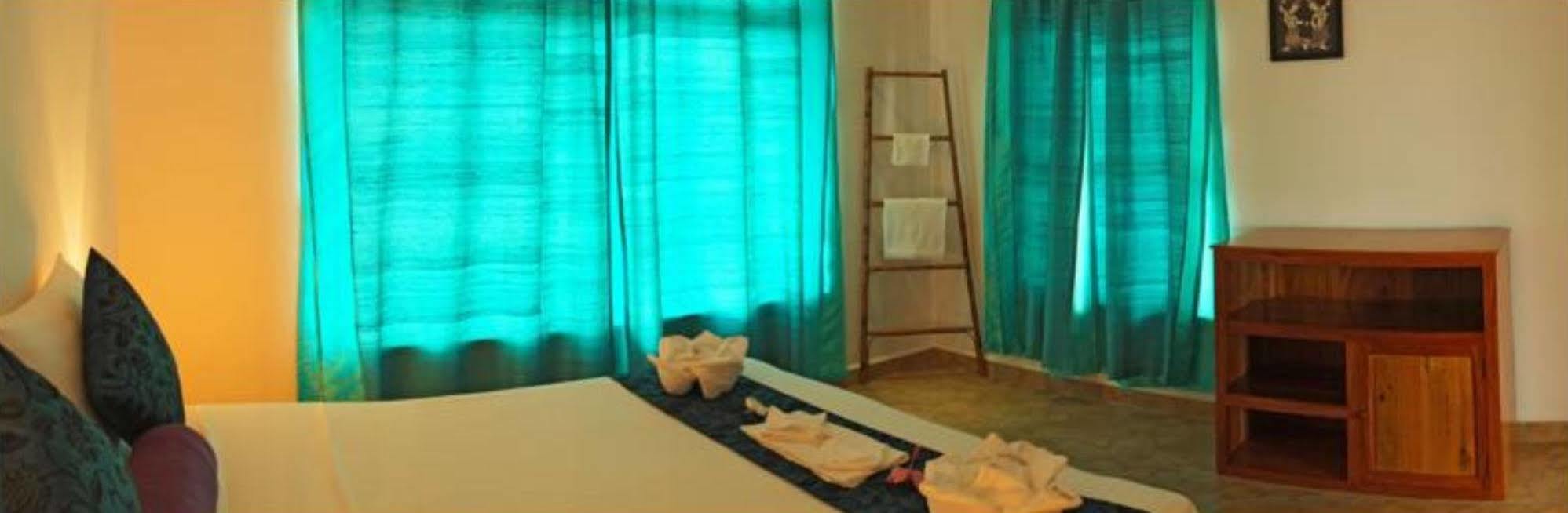 The Moon Kampot Boutique Hotel Екстериор снимка